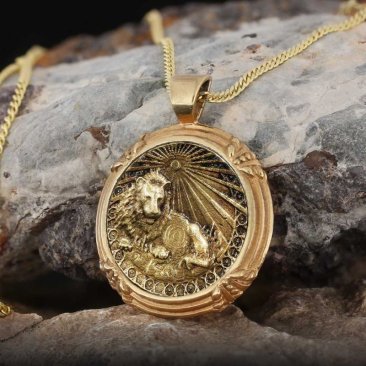 gold plated Leo horoscope pendant